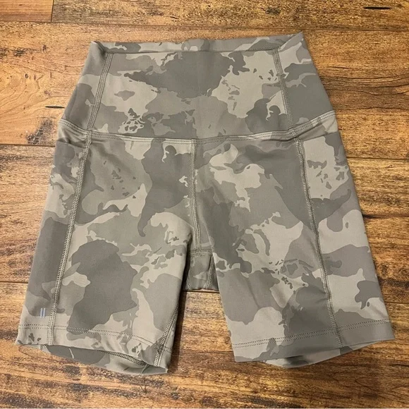 NO BULL High Rise Camo Pocket Biker Short Size XS - Picture 3 of 4